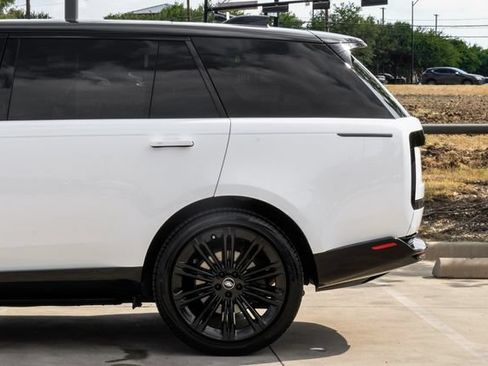 Used 2024 Land Rover Range Rover Long Wheelbase SE AWD/4WD image 17