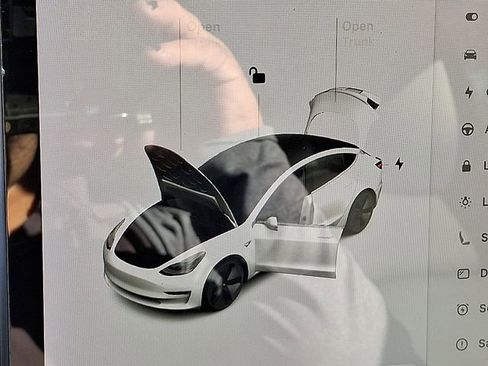 Used 2018 Tesla Model 3 Long Range image 36