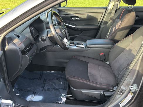 Used 2025 Nissan Sentra SR FWD image 10