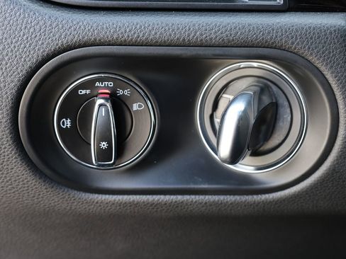 Used 2020 Porsche Macan image 34