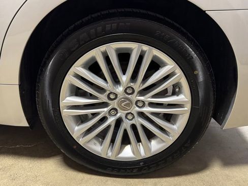 Used 2014 Lexus ES 350 w/ Luxury Package FWD image 37