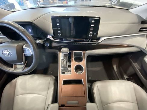 Used 2022 Toyota Sienna XLE image 23