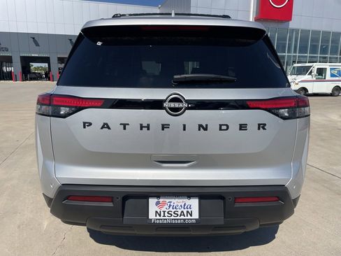 Certified 2025 Nissan Pathfinder SV w/ Black Appearance Package image 4
