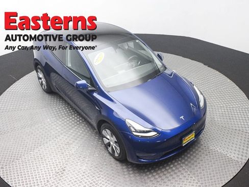 Used 2022 Tesla Model Y Long Range AWD/4WD image 3