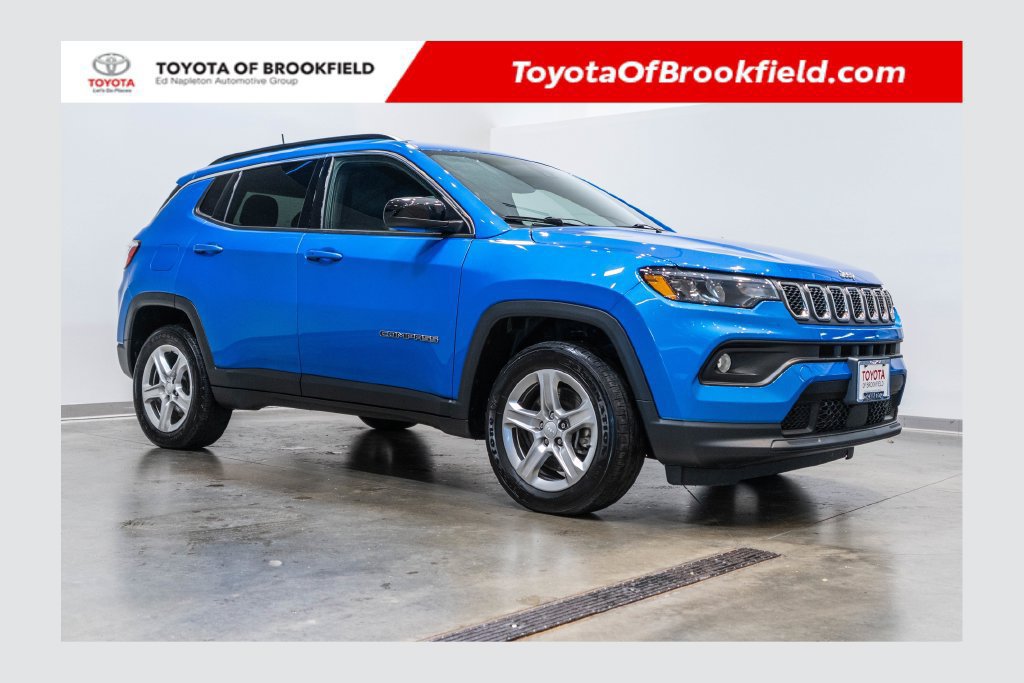Used 2023 Jeep Compass Latitude w/ Convenience Group AWD/4WD image 1