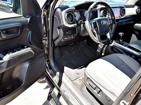 Used 2020 Toyota Tacoma SR5 w/ Technology Package AWD/4WD image 18