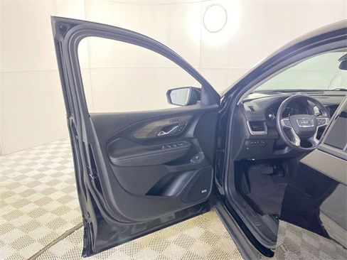 Used 2022 GMC Terrain Denali image 27