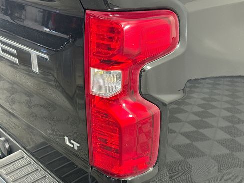 Used 2022 Chevrolet Silverado 1500 LT RWD image 31