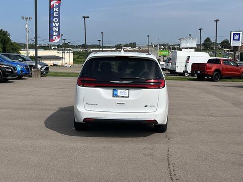 Used 2022 Chrysler Pacifica Limited FWD image 5
