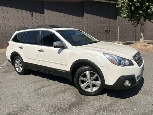 Used 2014 Subaru Outback 2.5i Limited AWD/4WD image 3