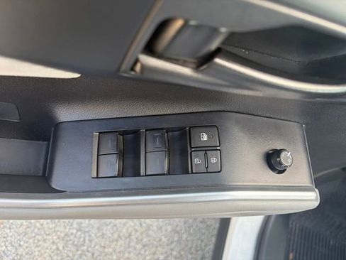 Used 2023 Toyota Highlander L image 16