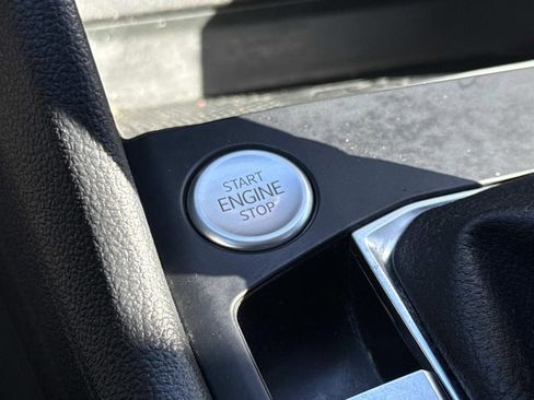 Used 2022 Volkswagen Taos SE image 19