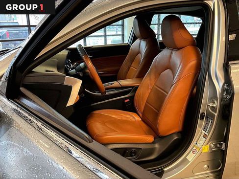 Used 2019 Toyota Avalon Limited w/ All Weather Liner Package image 9