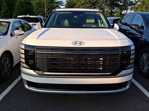 Used 2026 Hyundai Palisade Calligraphy FWD image 3