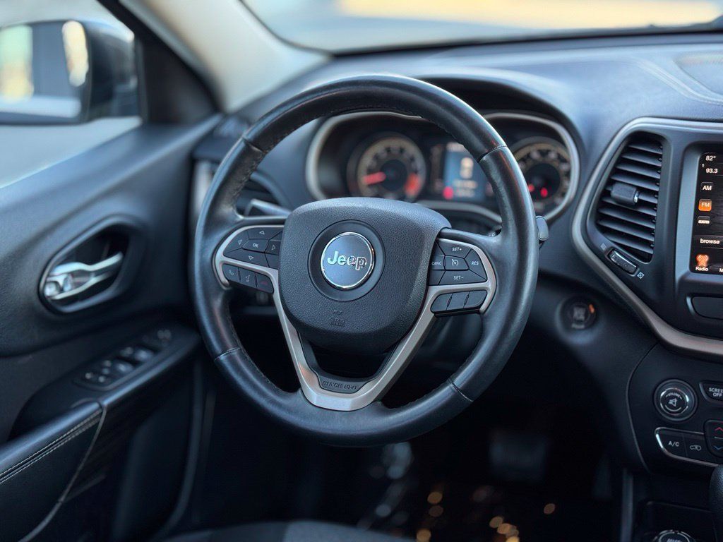 Used 2014 Jeep Cherokee Latitude w/ Comfort/Convenience Group AWD/4WD image 17