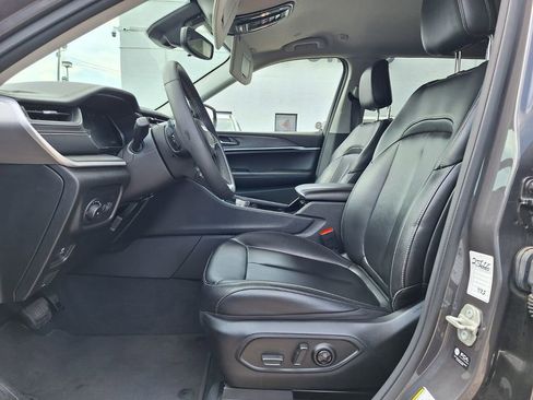 Used 2023 Jeep Grand Cherokee L Limited image 13