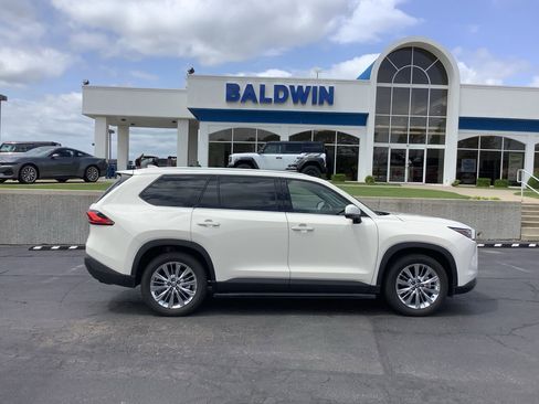 Used 2024 Toyota Grand Highlander Platinum image 8