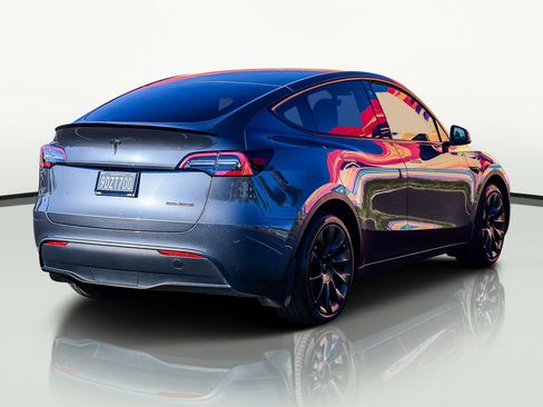 Used 2023 Tesla Model Y Long Range image 31