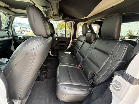 Used 2019 Jeep Wrangler Unlimited Sahara AWD/4WD image 35