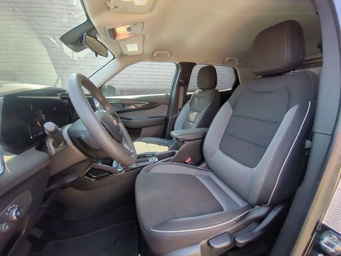 Used 2025 Chevrolet TrailBlazer LT AWD/4WD image 24
