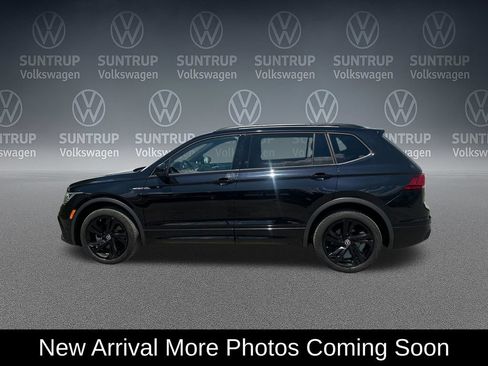 Used 2023 Volkswagen Tiguan SE R-Line FWD image 3