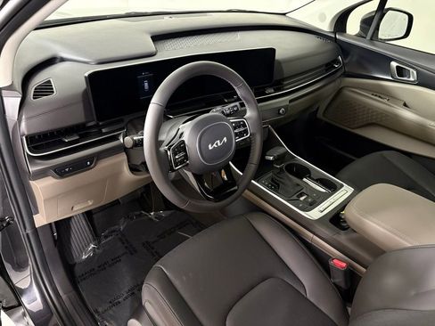 New 2026 Kia Carnival FWD image 17