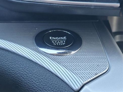 Used 2022 Ford Explorer XLT w/ Equipment Group 202A image 17