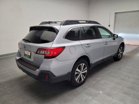 Used 2018 Subaru Outback 2.5i Limited AWD/4WD image 9