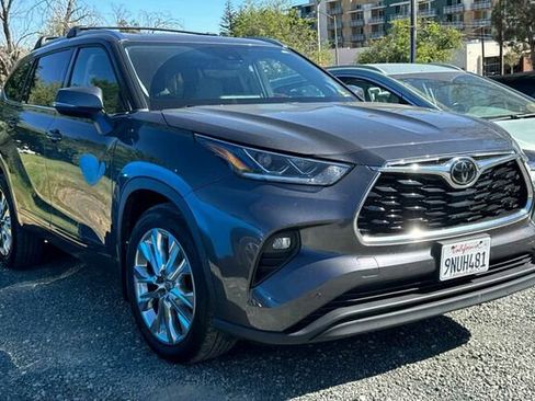 Used 2021 Toyota Highlander Limited image 2