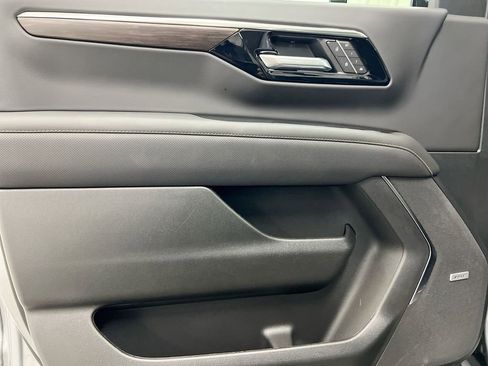 New 2026 Chevrolet Suburban Premier AWD/4WD image 22