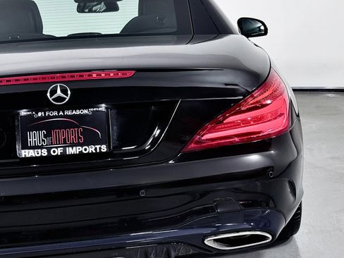 Used 2017 Mercedes-Benz SL 550 image 28