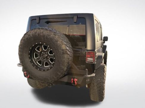 Used 2017 Jeep Wrangler Unlimited Sahara w/ Max Tow Package image 4