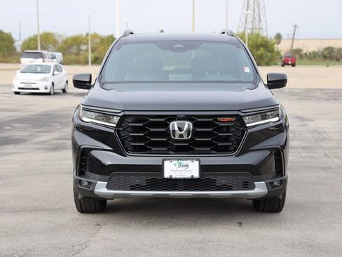 Certified 2025 Honda Pilot TrailSport image 2