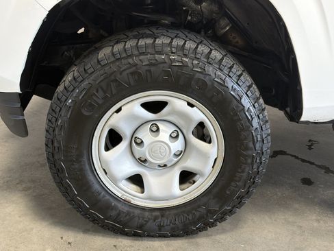 Used 2021 Toyota Tacoma SR AWD/4WD image 15