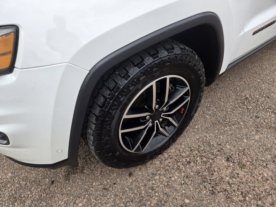 Used 2019 Jeep Grand Cherokee Trailhawk AWD/4WD image 5