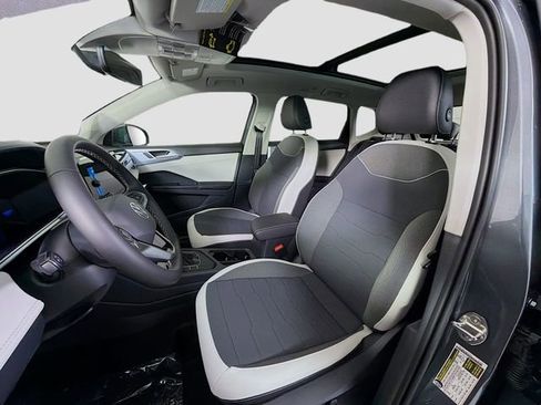 New 2026 Volkswagen Taos SE image 11