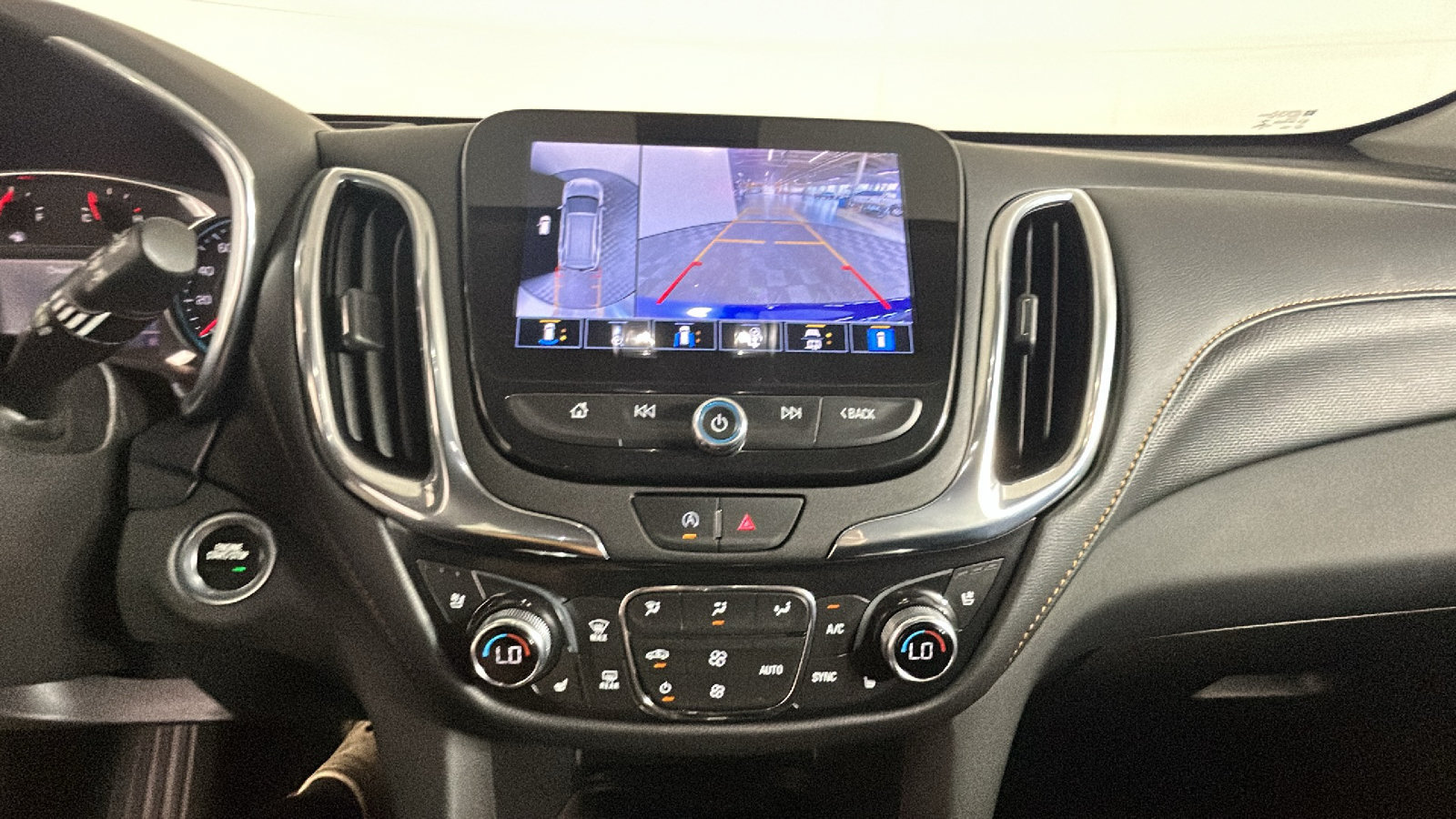 Used 2022 Chevrolet Equinox Premier AWD/4WD image 29