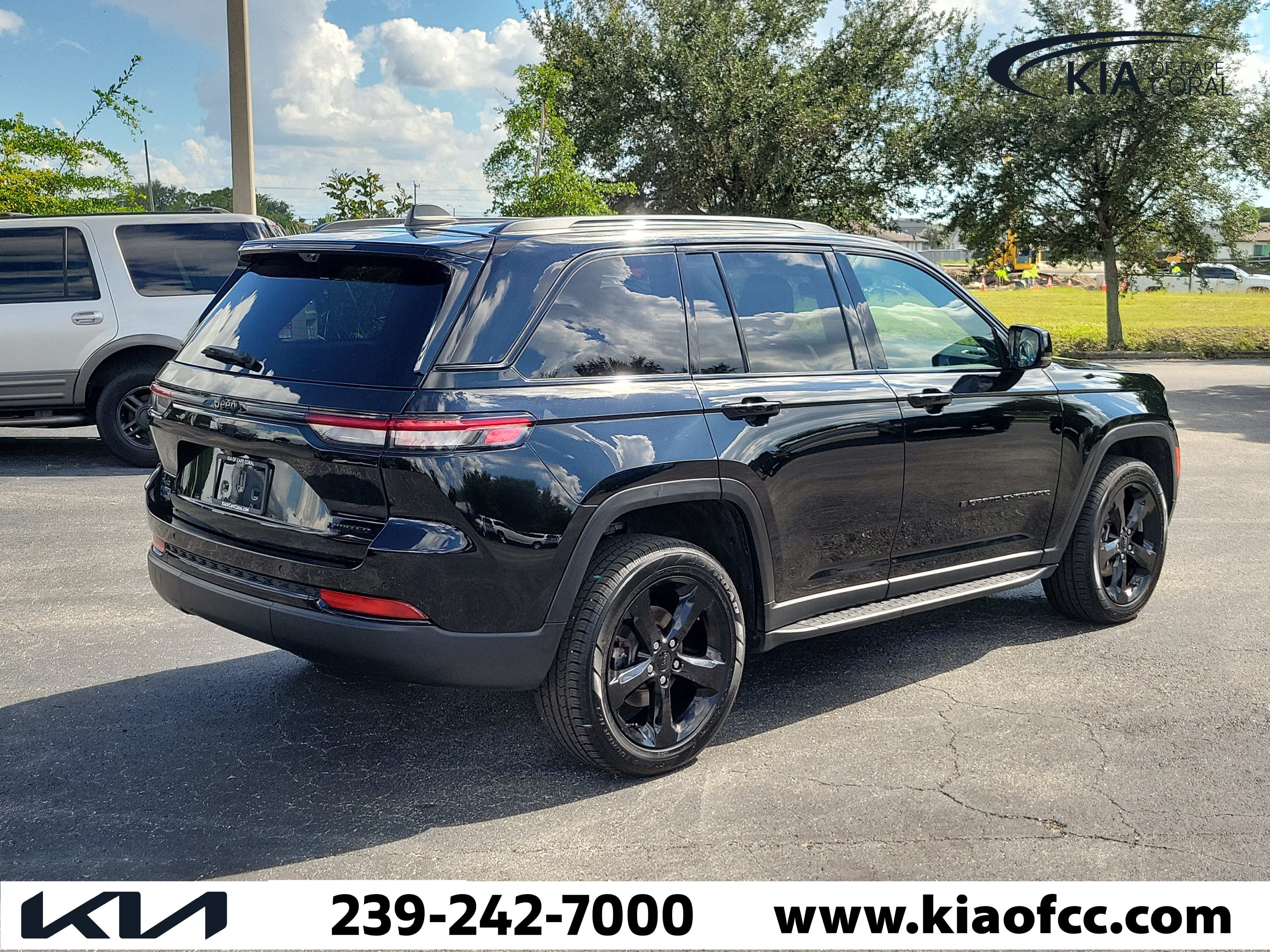 Used 2024 Jeep Grand Cherokee Limited w/ Luxury Tech Group II AWD/4WD image 6