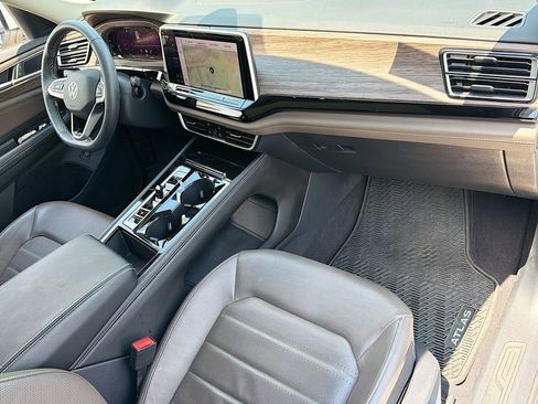 Used 2024 Volkswagen Atlas SEL AWD/4WD image 30