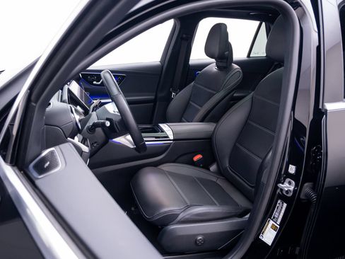 Used 2023 Mercedes-Benz GLC 300 4MATIC w/ Exclusive Trim Package image 16