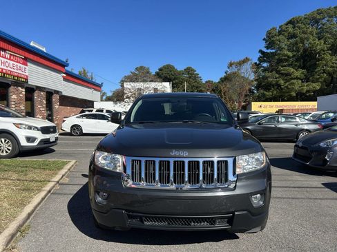 Used 2011 Jeep Grand Cherokee Laredo image 2