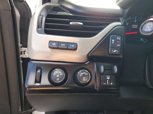 Used 2018 GMC Yukon Denali AWD/4WD image 29