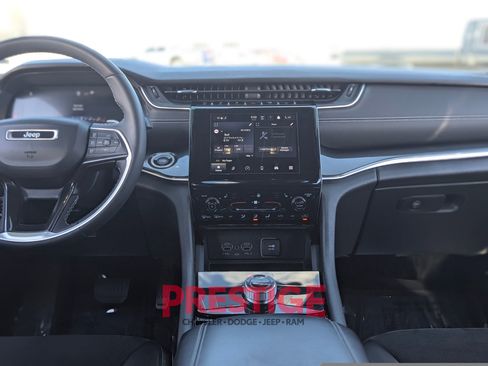 Used 2023 Jeep Grand Cherokee Altitude AWD/4WD image 21