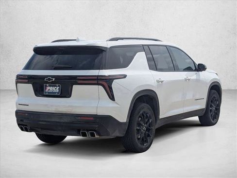 Used 2026 Chevrolet Traverse LT w/ Midnight/Sport Edition FWD image 4