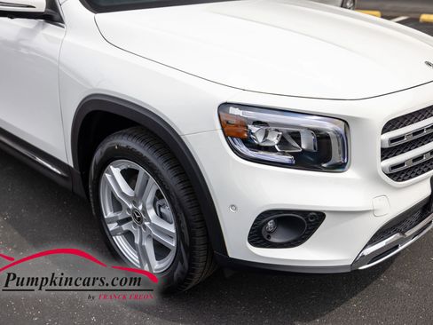 Used 2023 Mercedes-Benz GLB 250 4MATIC w/ Premium Package image 6