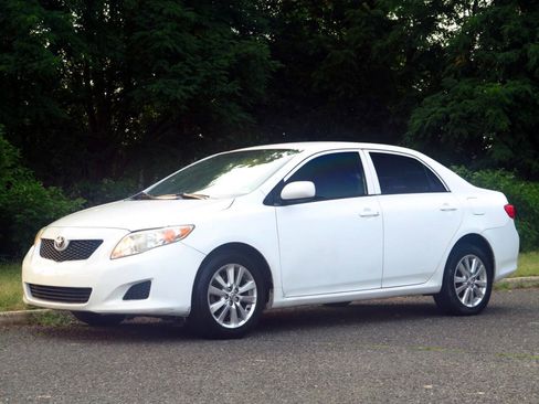 Used 2010 Toyota Corolla LE FWD image 1