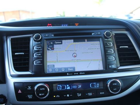 Used 2018 Toyota Highlander XLE image 34