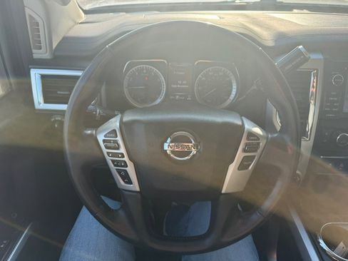 Used 2018 Nissan Titan SV w/ SV Convenience Package image 15