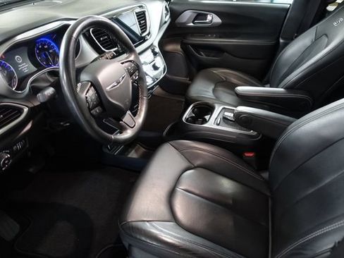 Used 2020 Chrysler Pacifica Touring-L Plus w/ Advanced Safetytec Group FWD image 10