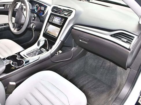 Used 2015 Ford Fusion S image 28